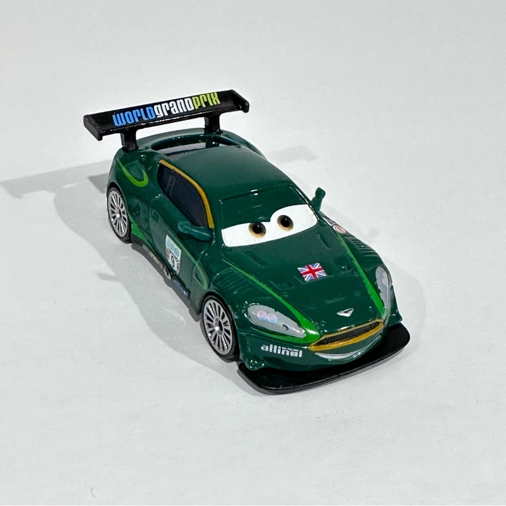 Disney Cars 2 Nigel Gearsley World Grand Prix Racer Die-cast Mattel 1:55